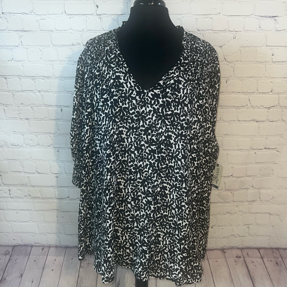 COPY - 3X Terra & Sky black and white V neck 3/4 sleeves top. New with tags. Sm…